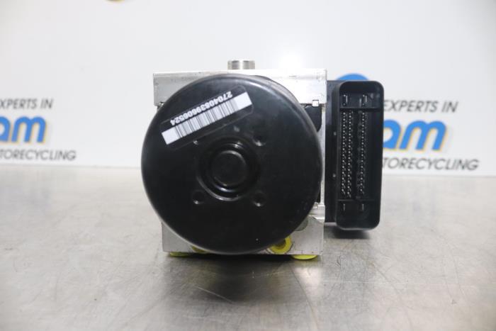 Gebruikte ABS Pomp BMW 1 serie (F20) 118d 2.0 16V Prijs € 128,00 Margeregeling aangeboden door Gebr Opdam B.V.