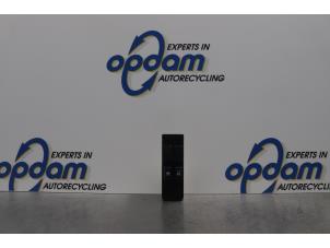 Gebruikte Raam schakelaar elektrisch Opel Agila (B) 1.0 12V Prijs € 40,00 Margeregeling aangeboden door Gebr Opdam B.V.