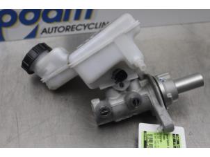 Gebruikte Hoofdremcilinder Ford Fiesta 7 1.0 EcoBoost 12V Prijs € 35,00 Margeregeling aangeboden door Gebr Opdam B.V.