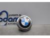 Handgreep Achterklep van een BMW 1 serie (F20), 2011 / 2019 116i 1.6 16V, Hatchback, 4Dr, Benzine, 1.598cc, 100kW (136pk), RWD, N13B16A, 2011-07 / 2015-02, 1A11; 1A12 2012