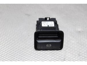 Gebruikte Handrem schakelaar Mercedes GLE Coupe (C292) 350d 3.0 V6 24V BlueTEC 4-Matic Prijs € 30,00 Margeregeling aangeboden door Gebr Opdam B.V.