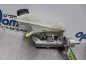 Gebruikte Hoofdremcilinder Toyota Avensis Wagon (T25/B1E) 2.0 16V VVT-i D4 Prijs € 20,00 Margeregeling aangeboden door Gebr Opdam B.V.