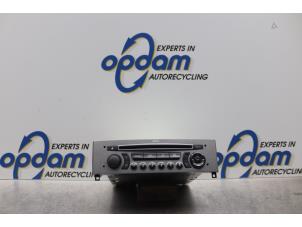 Gebruikte Radio Peugeot 308 SW (4E/H) 1.6 HDiF 16V Prijs € 42,00 Margeregeling aangeboden door Gebr Opdam B.V.