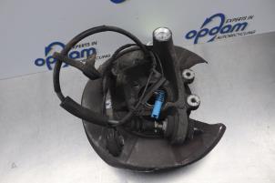 Gebruikte Fusee rechts-achter BMW 7 serie (E65/E66/E67) Prijs € 85,00 Margeregeling aangeboden door Gebr Opdam B.V.