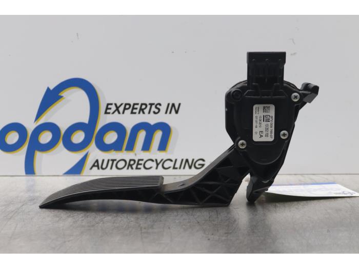 Gebruikte Sensor Gaspedaalpositie Opel Astra J (PC6/PD6/PE6/PF6) 1.4 Turbo 16V Prijs € 42,00 Margeregeling aangeboden door Gebr Opdam B.V.