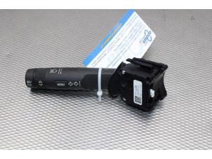 Gebruikte Pinker Schakelaar Opel Corsa E 1.4 16V Prijs € 8,00 Margeregeling aangeboden door Gebr Opdam B.V.