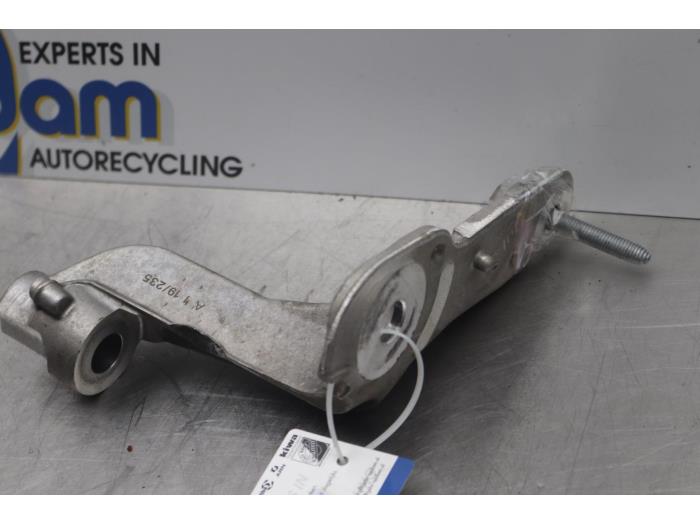 Gebruikte Subframe Renault Clio V (RJAB) 1.3 TCe 130 16V Prijs € 34,00 Margeregeling aangeboden door Gebr Opdam B.V.