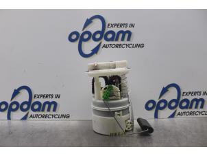 Gebruikte Benzinepomp Dacia Sandero I (BS) 1.2 16V Prijs € 75,00 Margeregeling aangeboden door Gebr Opdam B.V.