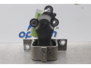 Gebruikte Motorsteun Dacia Sandero I (BS) 1.2 16V Prijs op aanvraag aangeboden door Gebr Opdam B.V.