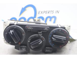 Gebruikte Kachel Bedieningspaneel Nissan Note (E11) 1.6 16V Prijs op aanvraag aangeboden door Gebr Opdam B.V.