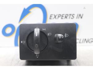 Gebruikte Schakelaar Licht Ford Fusion 1.4 16V Prijs € 15,00 Margeregeling aangeboden door Gebr Opdam B.V.