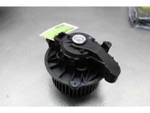 Gebruikte Kachel Ventilatiemotor Ford EcoSport (JK8) 1.0 EcoBoost 12V 125 Prijs € 60,00 Margeregeling aangeboden door Gebr Opdam B.V.