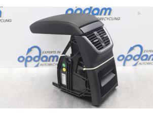 Gebruikte Armleuning Skoda Octavia Combi (5EAC) 1.0 TSI 12V Prijs op aanvraag aangeboden door Gebr Opdam B.V.