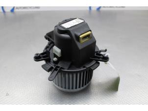 Gebruikte Kachel Ventilatiemotor Opel Grandland (X) 1.6 CDTi 120 Prijs € 42,00 Margeregeling aangeboden door Gebr Opdam B.V.