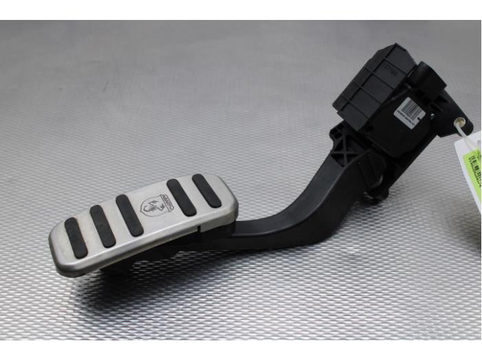 Gebruikte Gaspedaalpositie Sensor Fiat 500C/595C/695C 1.4 T-Jet 16V 695,595 Competizione,Rivale Prijs € 34,00 Margeregeling aangeboden door Gebr Opdam B.V.
