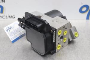 Gebruikte ABS Pomp Mercedes S (W220) 5.0 S-500 V8 24V Prijs € 128,00 Margeregeling aangeboden door Gebr Opdam B.V.