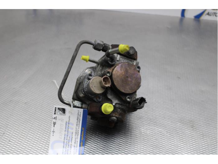 Gebruikte Dieselpomp Toyota Corolla Verso (R10/11) 2.2 D-4D 16V Prijs op aanvraag aangeboden door Gebr Opdam B.V.