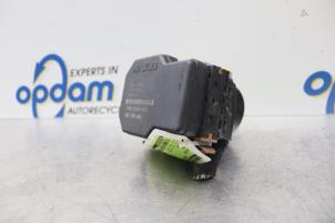 Gebruikte ABS Pomp Kia Carens III (FG) 2.0i CVVT 16V Prijs € 60,00 Margeregeling aangeboden door Gebr Opdam B.V.