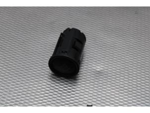 Gebruikte Start/Stop schakelaar Mazda 3 (BM/BN) 2.0 SkyActiv-G 120 16V Prijs € 15,73 Inclusief btw aangeboden door Gebr Opdam B.V.