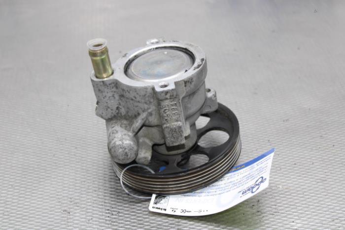 Gebruikte Servopomp Nissan Primastar 1.9 dCi 80 Prijs op aanvraag aangeboden door Gebr Opdam B.V.