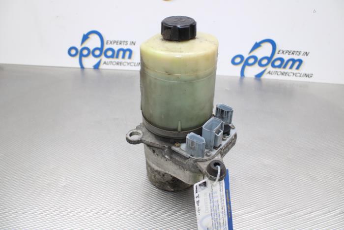 Gebruikte Pomp Servo Ford Focus 2 1.6 TDCi 16V 110 Prijs € 106,00 Margeregeling aangeboden door Gebr Opdam B.V.
