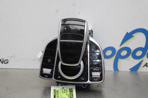 Gebruikte I-Drive knop Mercedes C (W205) C-350 e 2.0 16V Prijs € 128,00 Margeregeling aangeboden door Gebr Opdam B.V.