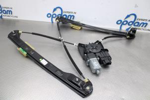 Gebruikte Ruitmechaniek 4Deurs links-voor Volkswagen Polo VI (AW1) 1.0 TSI 12V Prijs € 75,00 Margeregeling aangeboden door Gebr Opdam B.V.