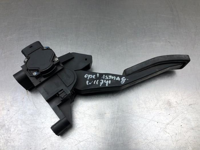 Gaspedaalpositie Sensor van een Opel Astra G (F08/48) 1.7 DTL 1999