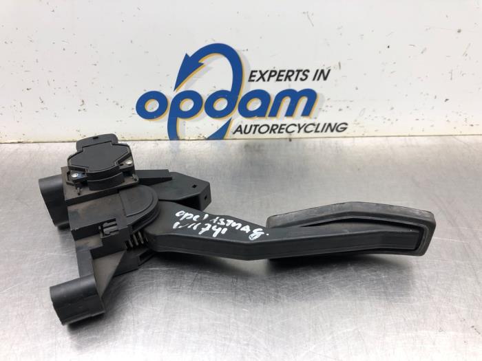 Gaspedaalpositie Sensor van een Opel Astra G (F08/48) 1.7 DTL 1999