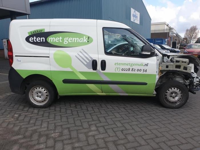 Gebruikte Steekas rechts-voor Opel Combo 1.3 CDTI 16V Prijs € 64,00 Margeregeling aangeboden door Gebr Opdam B.V.