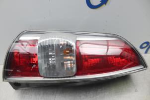 Gebruikte Achterlicht links Daihatsu Sirion 2 (M3) 1.0 12V DVVT Prijs € 40,00 Margeregeling aangeboden door Gebr Opdam B.V.