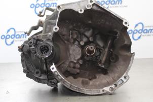 Gebruikte Versnellingsbak Peugeot 206+ (2L/M) 1.4 XS Prijs € 170,00 Margeregeling aangeboden door Gebr Opdam B.V.