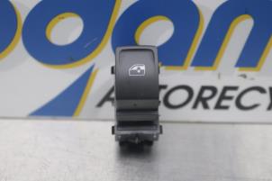 Gebruikte Ruit schakelaar elektrisch Volkswagen Golf VII (AUA) 1.0 TSI 12V BlueMotion Prijs € 17,00 Margeregeling aangeboden door Gebr Opdam B.V.