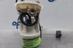 Gebruikte Benzinepomp Renault Scénic I (JA) 2.0 16V RX4 Prijs € 42,00 Margeregeling aangeboden door Gebr Opdam B.V.