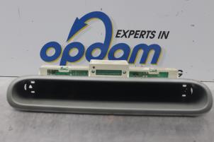 Gebruikte Display Interieur Renault Twingo (C06) 1.2 16V Prijs € 26,00 Margeregeling aangeboden door Gebr Opdam B.V.