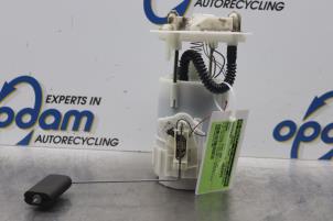 Gebruikte Benzinepomp Renault Megane II (BM/CM) 1.6 16V Prijs € 35,00 Margeregeling aangeboden door Gebr Opdam B.V.