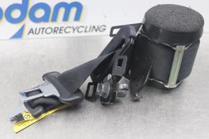 Gebruikte Veiligheidsgordel midden-achter Toyota Verso S 1.33 16V Dual VVT-I Prijs op aanvraag aangeboden door Gebr Opdam B.V.