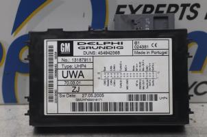 Gebruikte Telefoon Module Opel Astra H GTC (L08) 2.0 16V Turbo Prijs € 64,00 Margeregeling aangeboden door Gebr Opdam B.V.