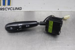 Gebruikte Knipperlicht Schakelaar Chevrolet Matiz 0.8 S,SE Prijs € 13,00 Margeregeling aangeboden door Gebr Opdam B.V.