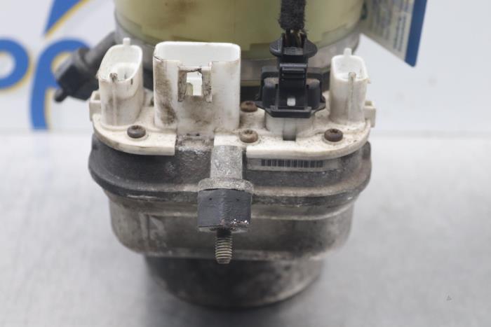 Gebruikte Servopomp Opel Vectra C 2.2 16V Prijs € 85,00 Margeregeling aangeboden door Gebr Opdam B.V.