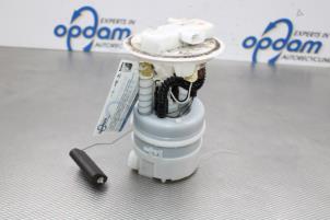 Gebruikte Benzinepomp Renault Captur (2R) 1.2 TCE 16V EDC Prijs € 64,00 Margeregeling aangeboden door Gebr Opdam B.V.