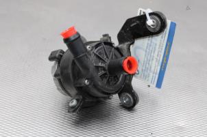Gebruikte Extra waterpomp Volkswagen Crafter (SY) 2.0 TDI Prijs op aanvraag aangeboden door Gebr Opdam B.V.