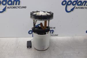 Gebruikte Benzinepomp Volkswagen Polo V (6R) 1.2 12V Prijs € 30,00 Margeregeling aangeboden door Gebr Opdam B.V.