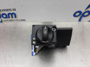 Gebruikte Schakelaar Licht Mercedes E Combi (S210) 2.6 E-240 V6 18V Prijs € 17,00 Margeregeling aangeboden door Gebr Opdam B.V.