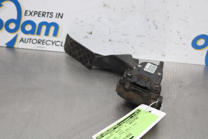 Gebruikte Sensor Gaspedaalpositie Volkswagen Transporter T5 2.5 TDi Prijs op aanvraag aangeboden door Gebr Opdam B.V.