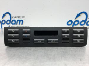 Gebruikte Kachel Bedieningspaneel BMW 3 serie Touring (E46/3) 318i 16V Prijs € 34,00 Margeregeling aangeboden door Gebr Opdam B.V.