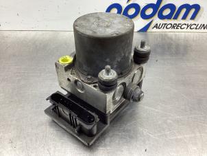 Gebruikte ABS Pomp Opel Tigra Twin Top 1.8 16V Prijs € 64,00 Margeregeling aangeboden door Gebr Opdam B.V.