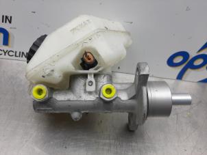 Gebruikte Hoofdremcilinder Opel Corsa C (F08/68) 1.0 12V Twin Port Prijs € 20,00 Margeregeling aangeboden door Gebr Opdam B.V.