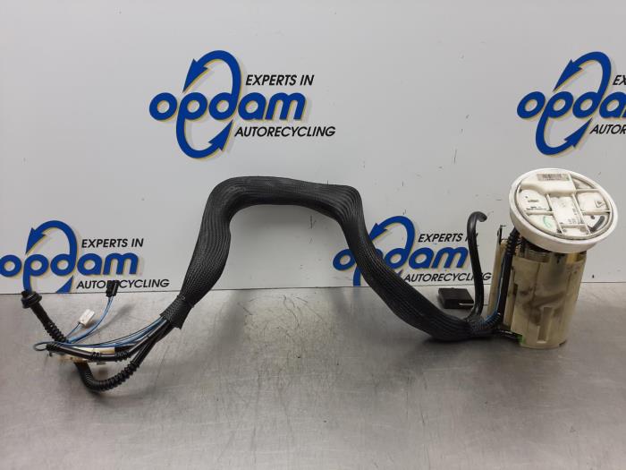 Gebruikte Tank element Pomp Mercedes C Combi (S203) 2.2 C-200 CDI 16V Prijs € 64,00 Margeregeling aangeboden door Gebr Opdam B.V.