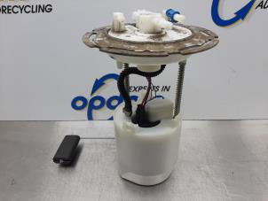 Gebruikte Benzinepomp Nissan Micra (K13) 1.2 12V DIG-S Prijs € 64,00 Margeregeling aangeboden door Gebr Opdam B.V.